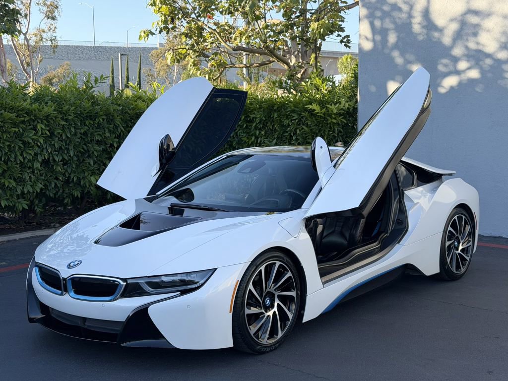 Used 2015 BMW i8 image 1