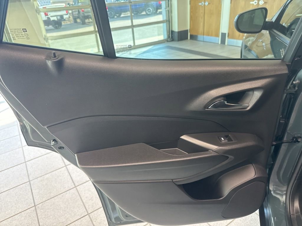 Used 2025 Chevrolet Trax LT w/ LT Convenience Package FWD image 15