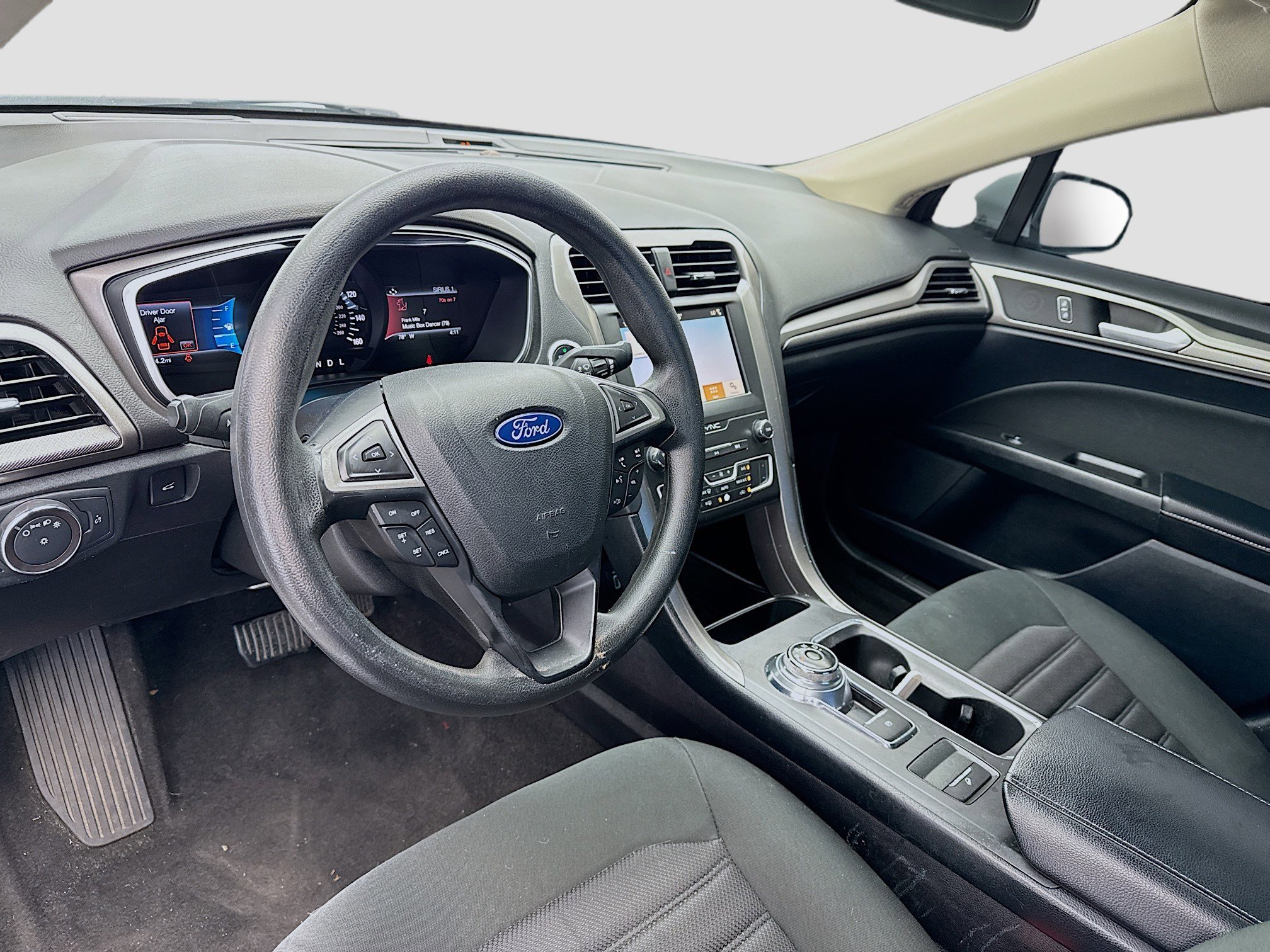 Used 2019 Ford Fusion SE image 7