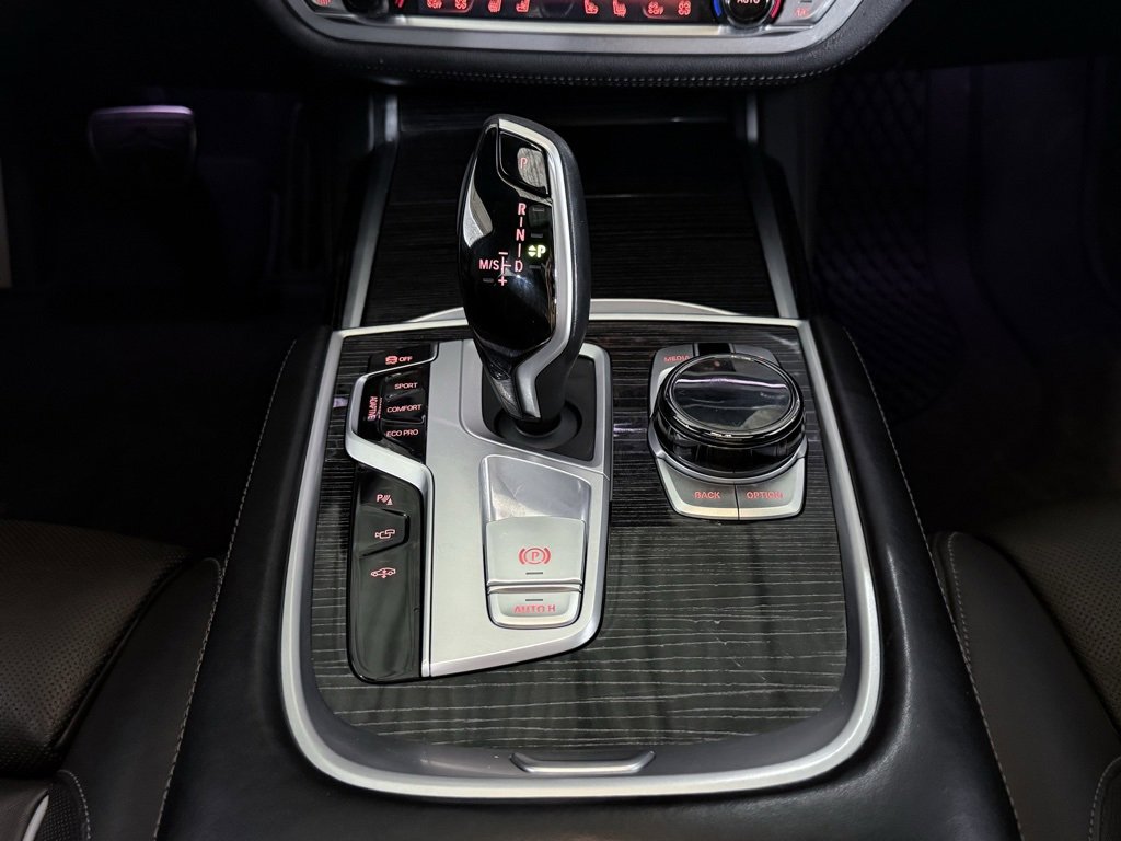 Used 2022 BMW 750i xDrive w/ Luxury Rear Seating Package image 39