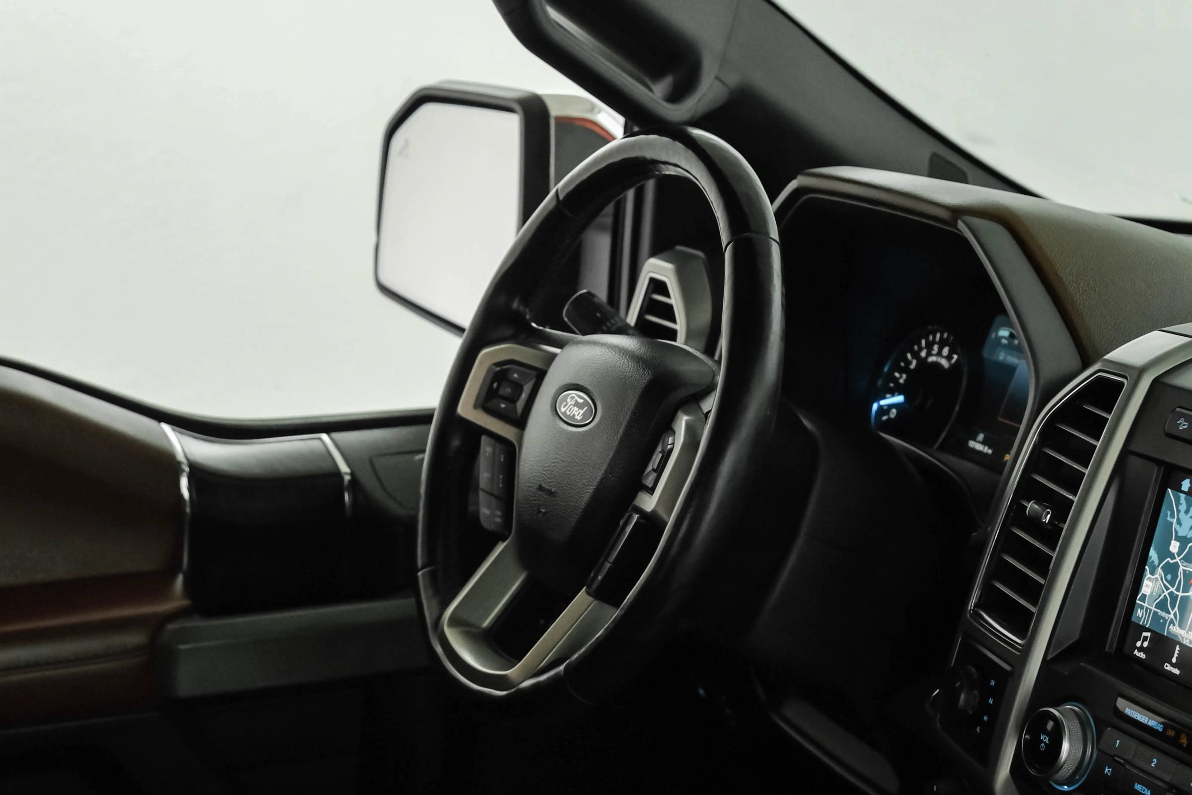 Used 2018 Ford F150 Platinum w/ Equipment Group 701A Luxury AWD/4WD image 12