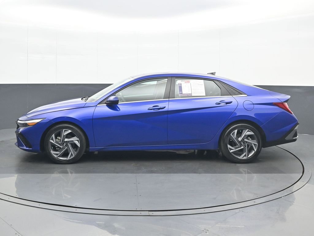 Used 2025 Hyundai Elantra SEL FWD image 3
