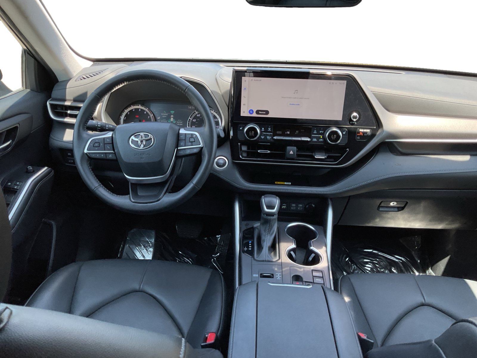 Used 2024 Toyota Highlander XLE FWD image 14