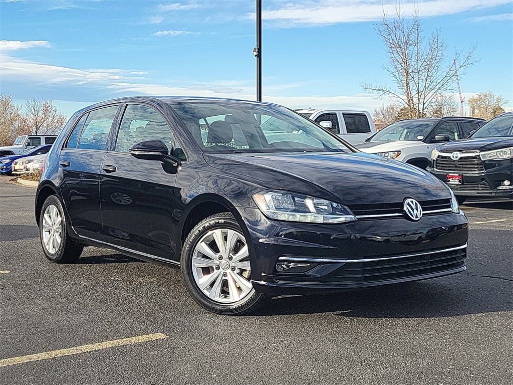 Used 2018 Volkswagen Golf SE image 2
