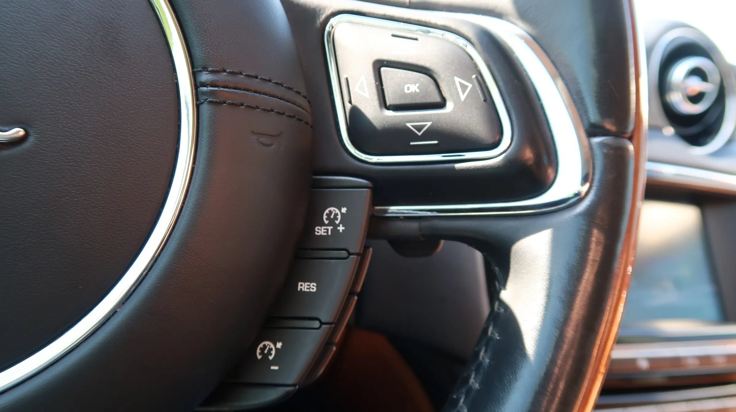 Used 2017 Jaguar XJ L Portfolio AWD/4WD image 36