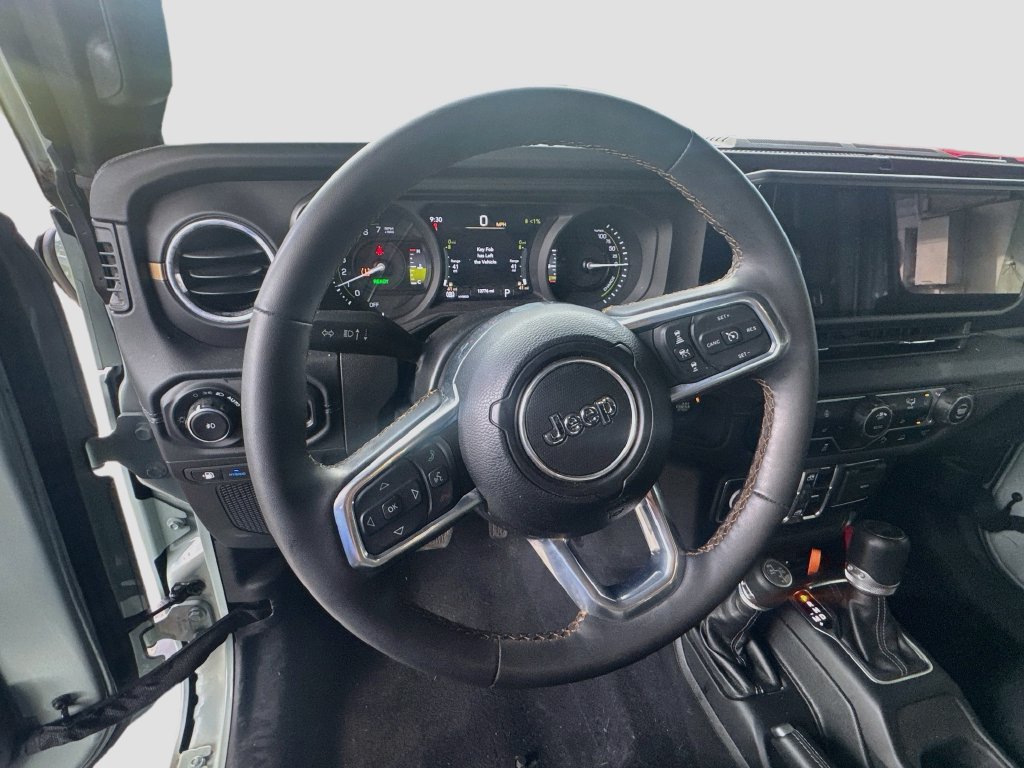 Used 2024 Jeep Wrangler Unlimited Sahara w/ Technology Group AWD/4WD image 12