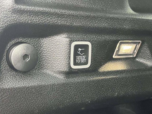 Used 2023 Jeep Grand Cherokee L Limited AWD/4WD image 23