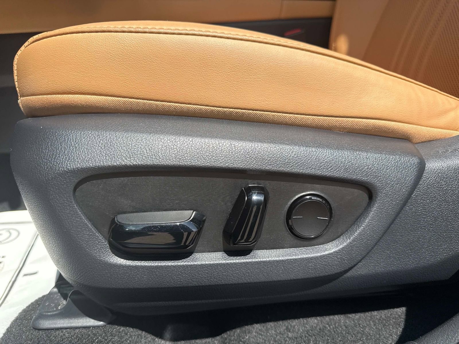 Used 2025 Lexus NX 250 FWD w/ Accessory Package (K3) image 19