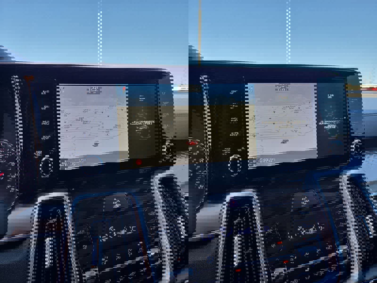 Used 2022 Kia Sorento S image 26