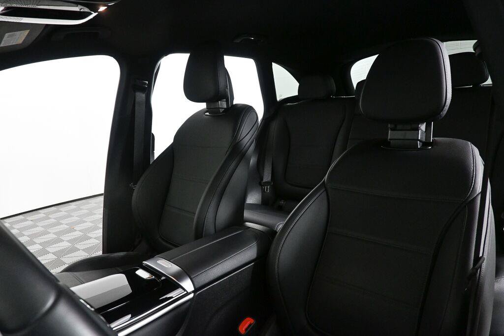 Certified 2025 Mercedes-Benz GLC 300 image 4