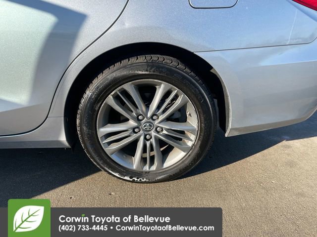 Used 2017 Toyota Camry SE w/ Moonroof Package image 25