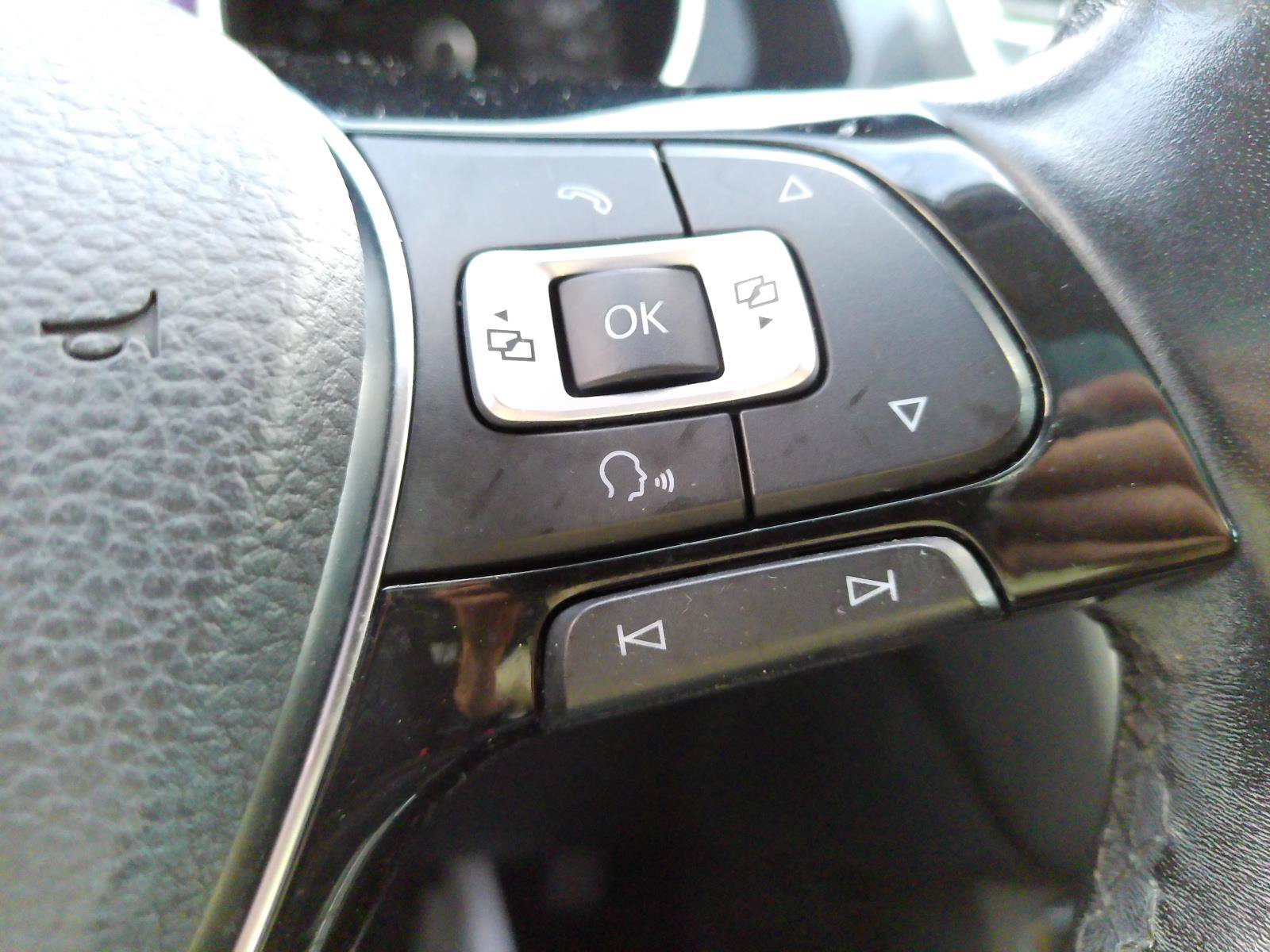 Used 2018 Volkswagen Tiguan SE w/ Panoramic Sunroof Package AWD/4WD image 7