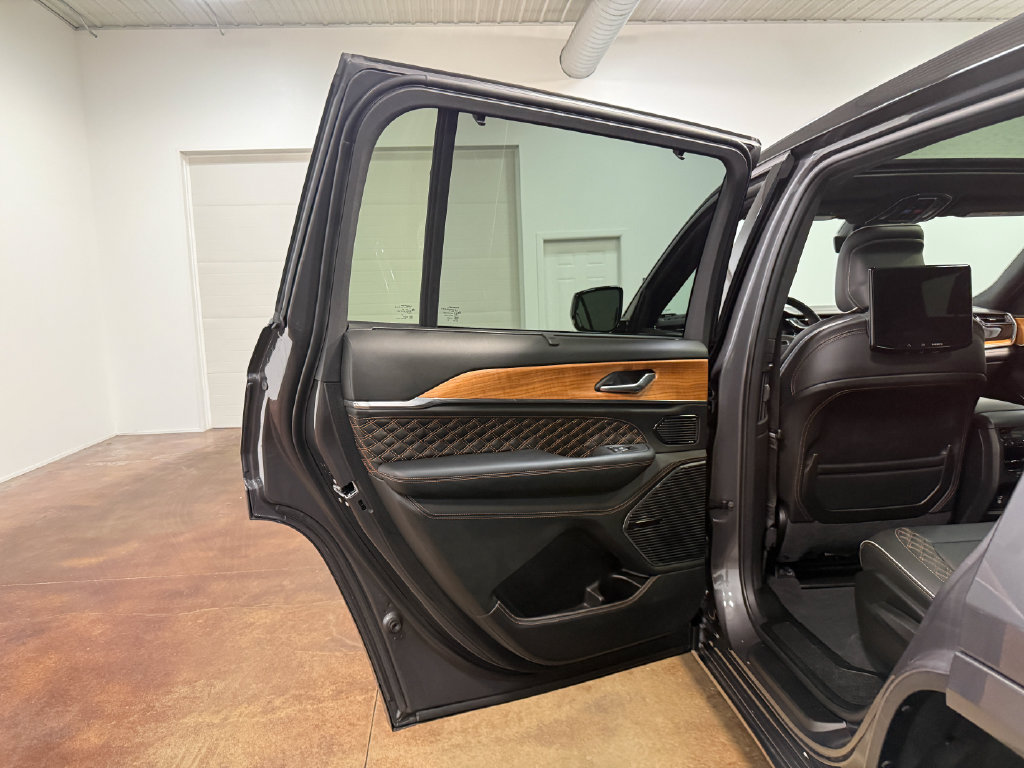 Used 2026 Jeep Grand Cherokee L Summit w/ Obsidian Package AWD/4WD image 46