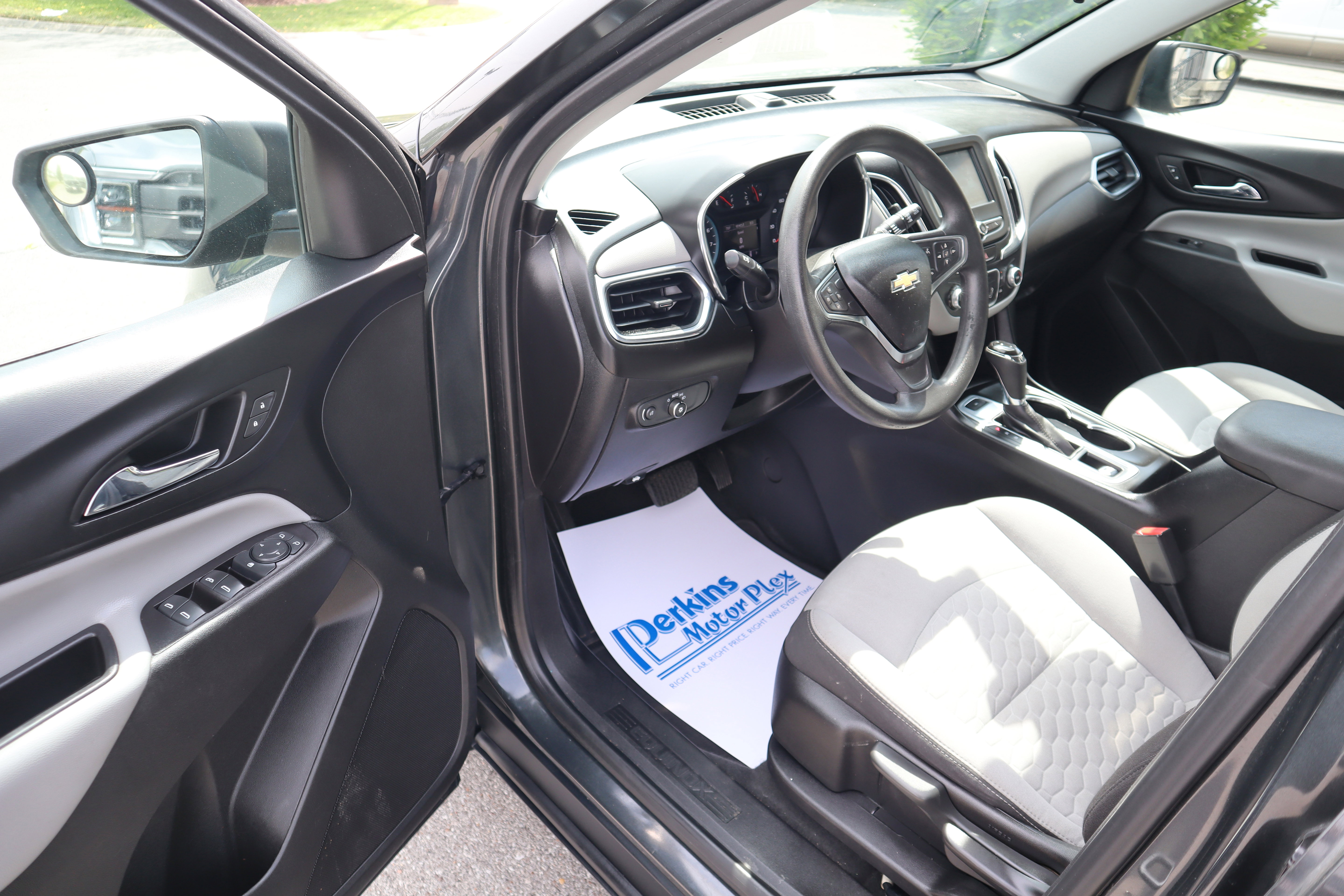 Used 2018 Chevrolet Equinox LS AWD/4WD image 3