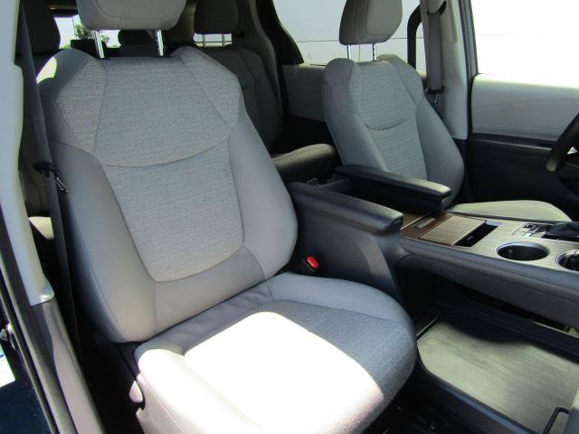 Used 2022 Toyota Sienna LE AWD/4WD image 11
