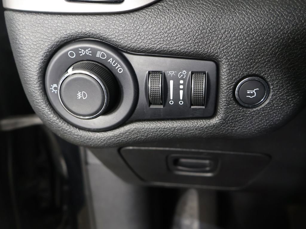 Used 2022 Jeep Cherokee Limited image 36