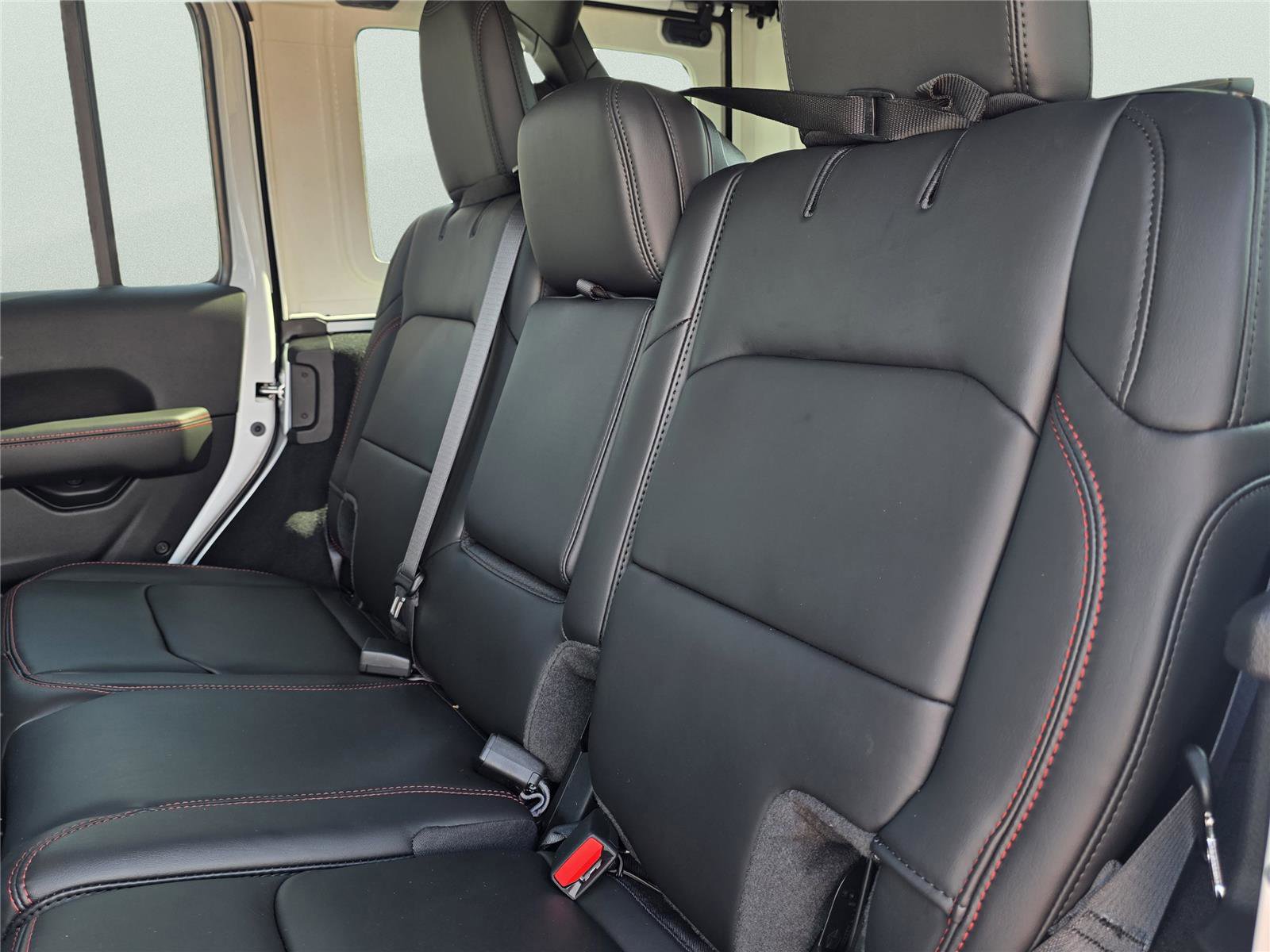 New 2026 Jeep Wrangler Unlimited Rubicon w/ Xtreme 35 Tire Package image 31