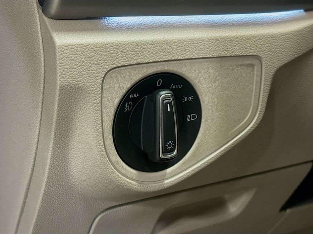 Used 2018 Volkswagen Atlas SEL Premium image 12