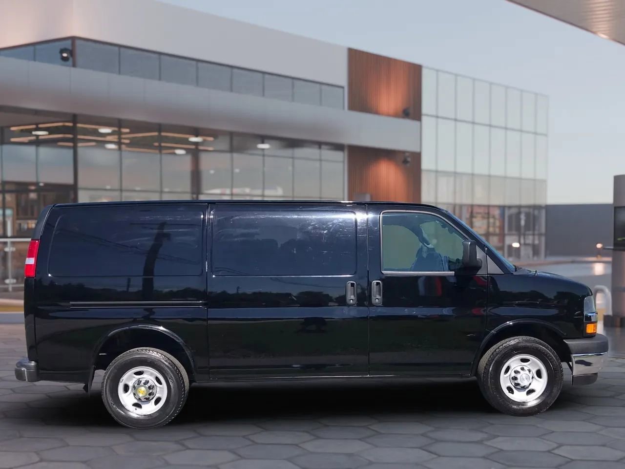 Used 2019 Chevrolet Express 2500 w/ Driver Convenience Package RWD image 3