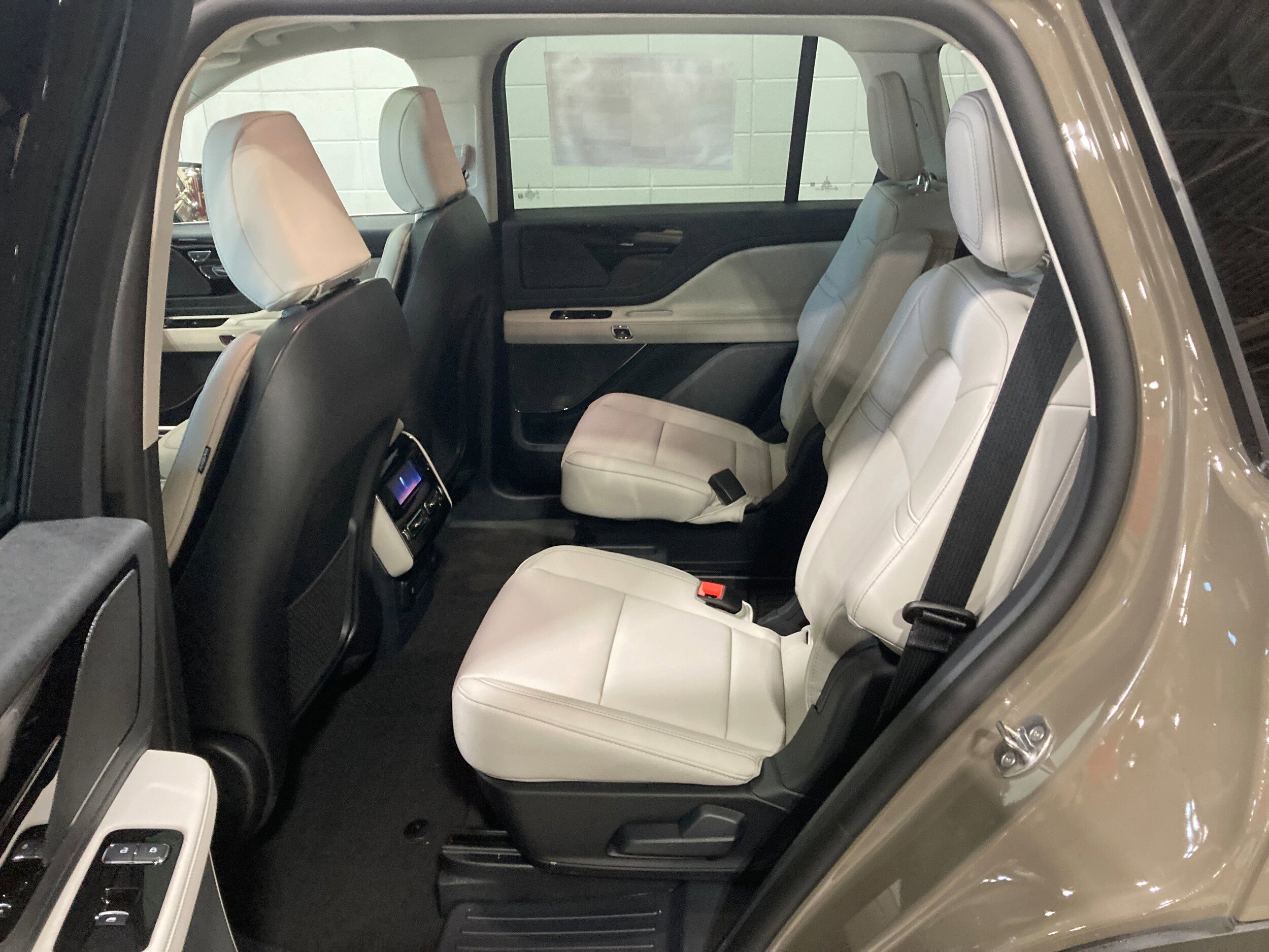 Used 2026 Lincoln Aviator AWD image 18