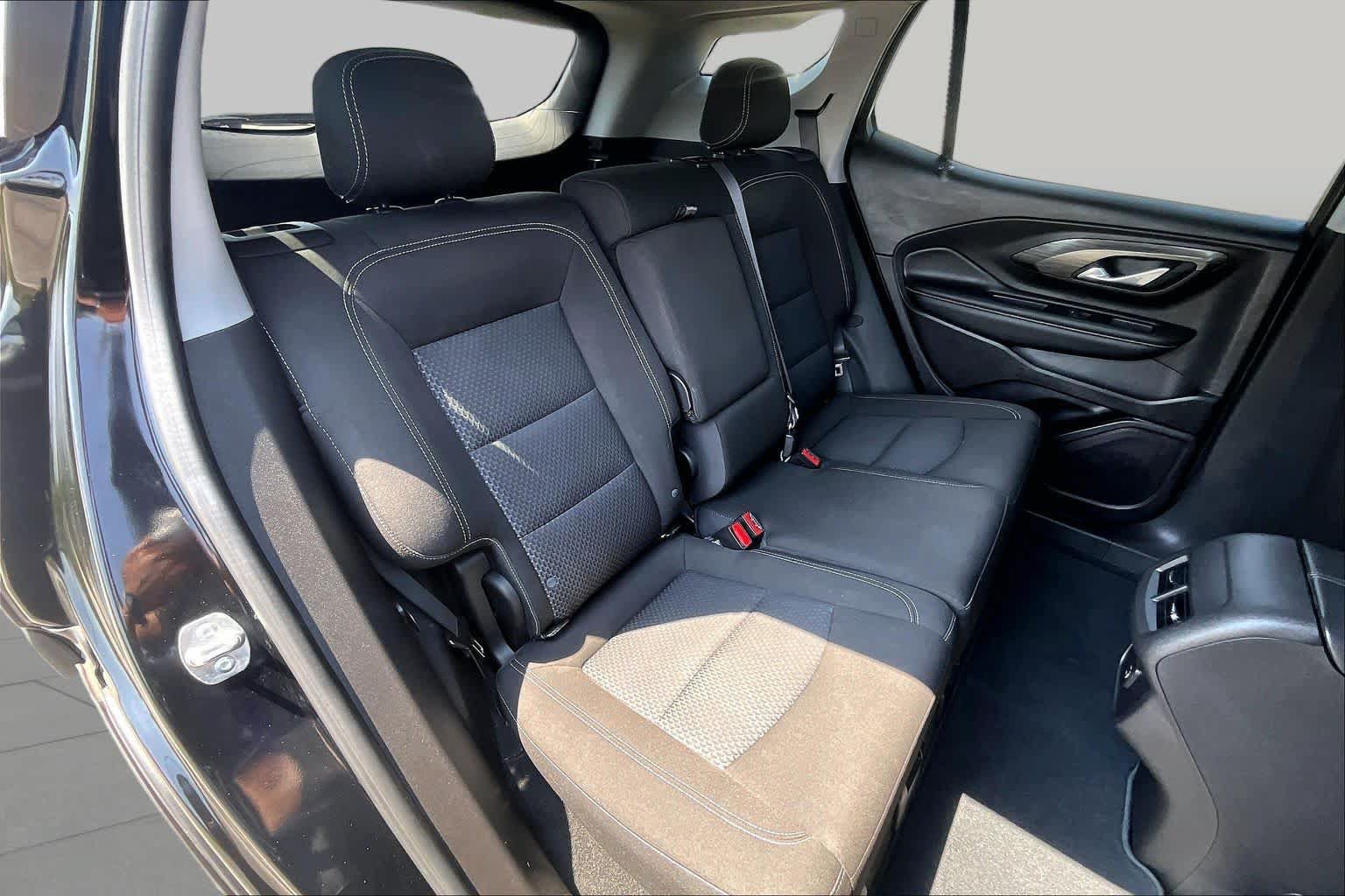 Used 2024 GMC Terrain SLE w/ Driver Convenience Package FWD image 40