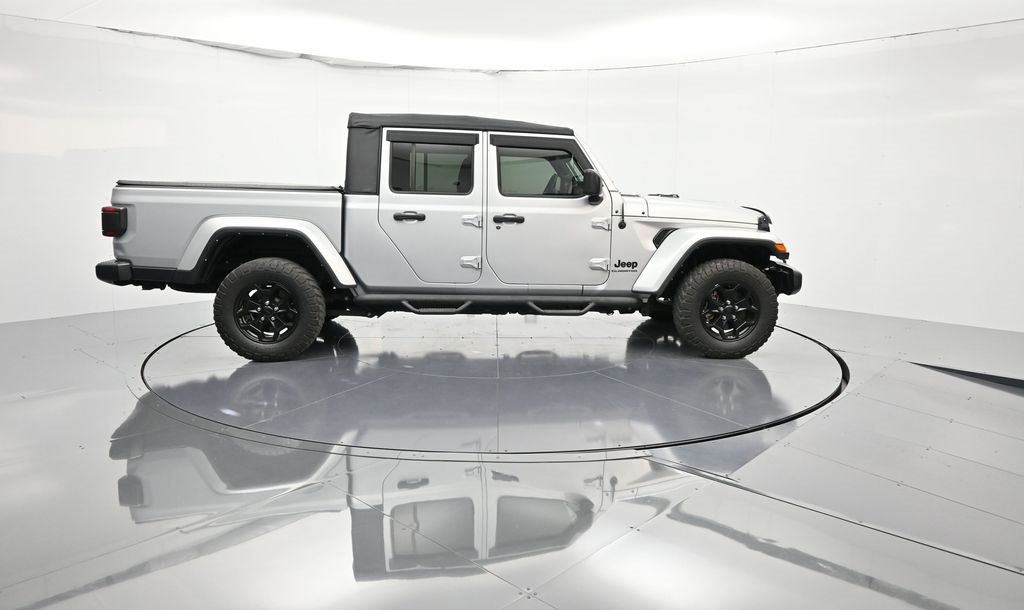Certified 2022 Jeep Gladiator Willys image 5