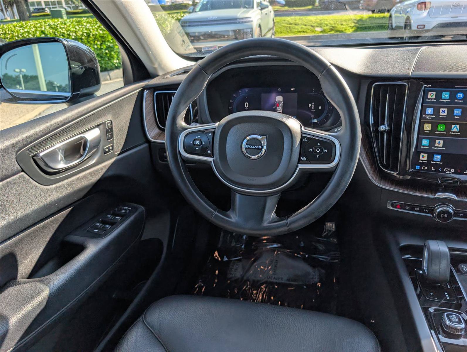 Used 2022 Volvo XC60 B5 Momentum AWD/4WD image 18