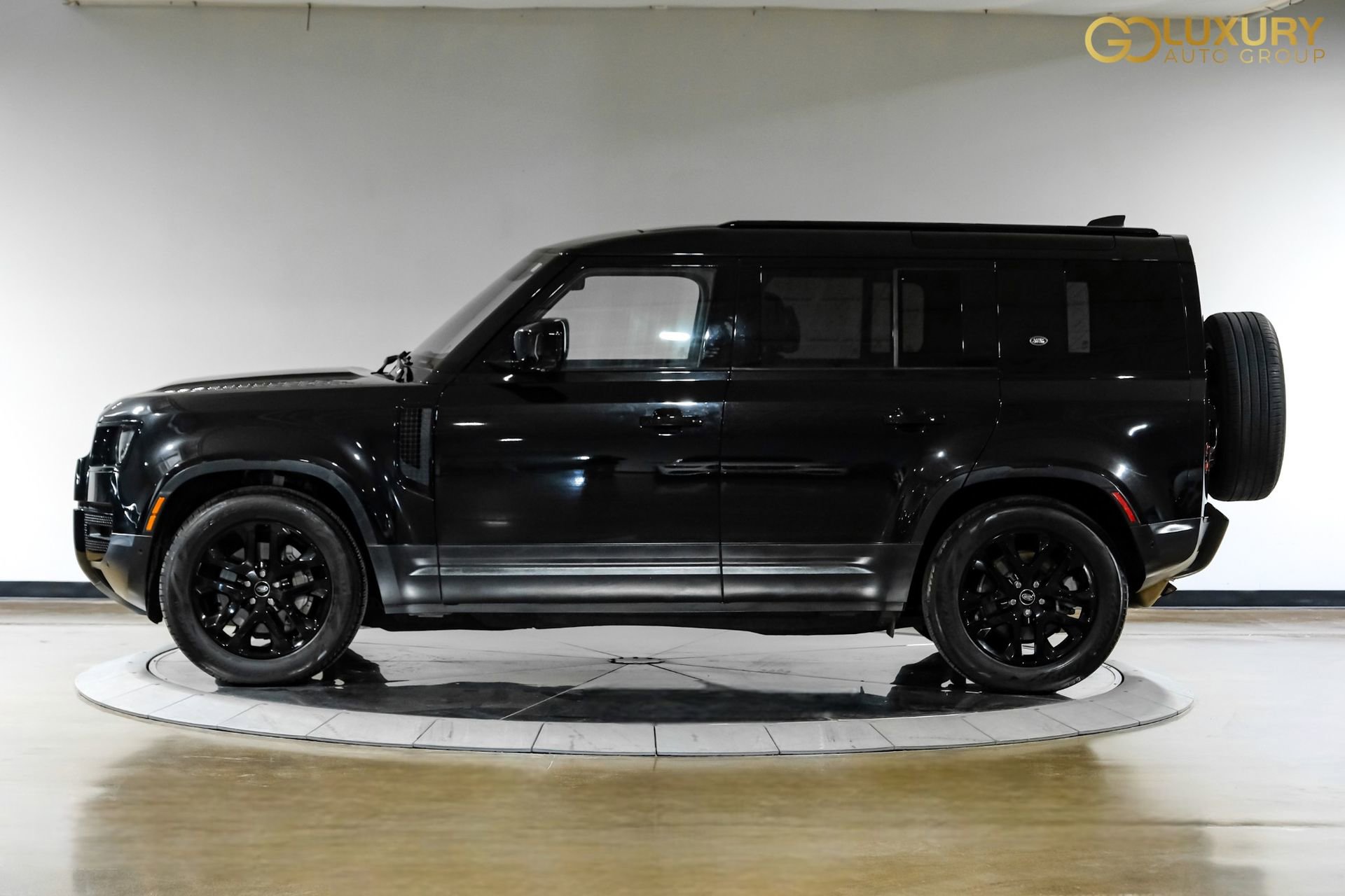 Used 2023 Land Rover Defender 110 SE image 13