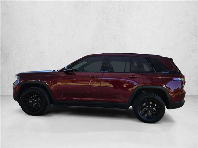 Used 2025 Jeep Grand Cherokee Altitude RWD image 8