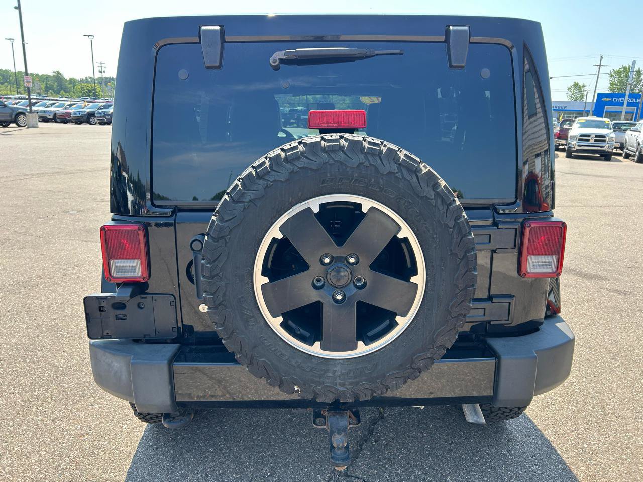 Used 2012 Jeep Wrangler Unlimited Sahara AWD/4WD image 6