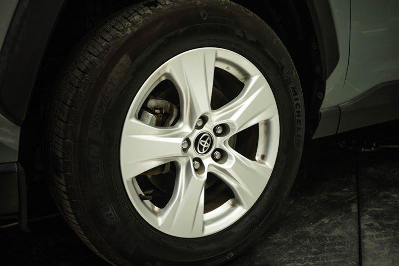 Used 2021 Toyota RAV4 XLE FWD image 3