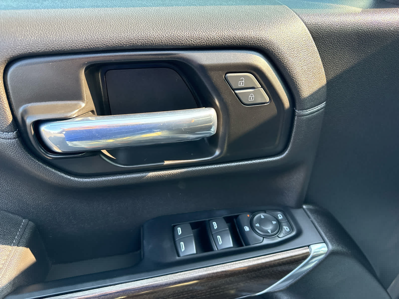 Certified 2022 Chevrolet Silverado 1500 LT AWD/4WD image 10
