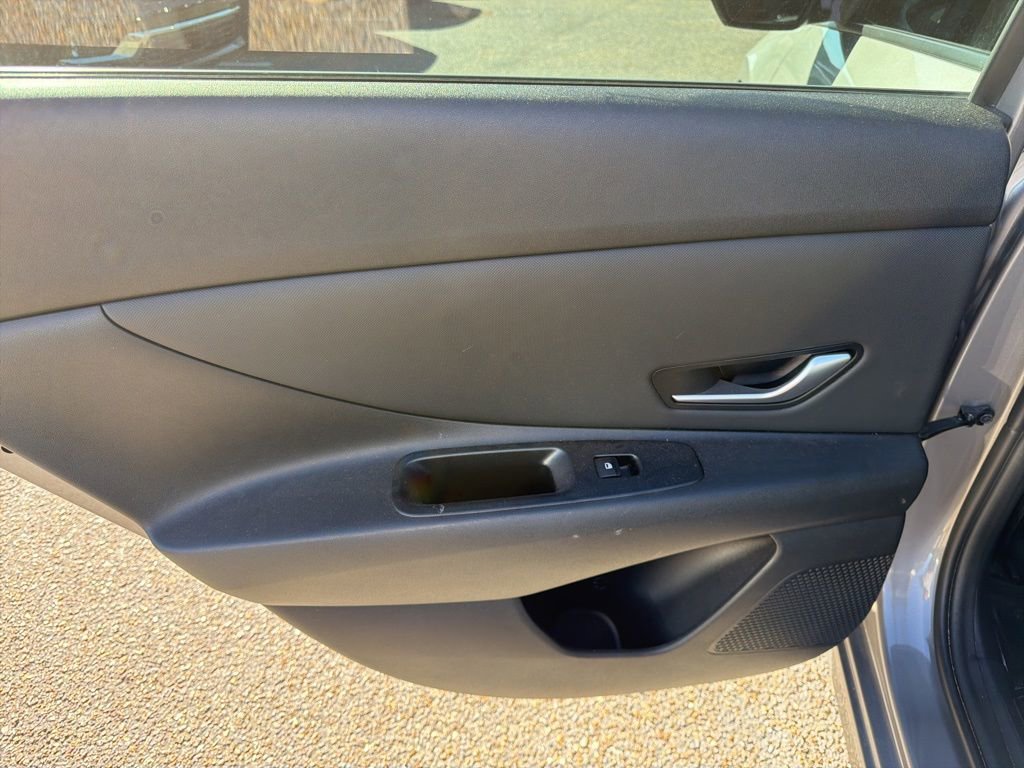 Used 2023 Hyundai Elantra SEL w/ Convenience Package image 14