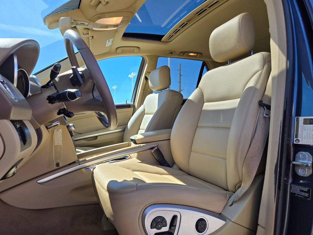 Used 2010 Mercedes-Benz ML 350 BlueTEC 4MATIC image 3