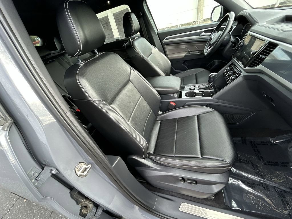 Used 2022 Volkswagen Atlas Cross Sport SEL R-Line image 25