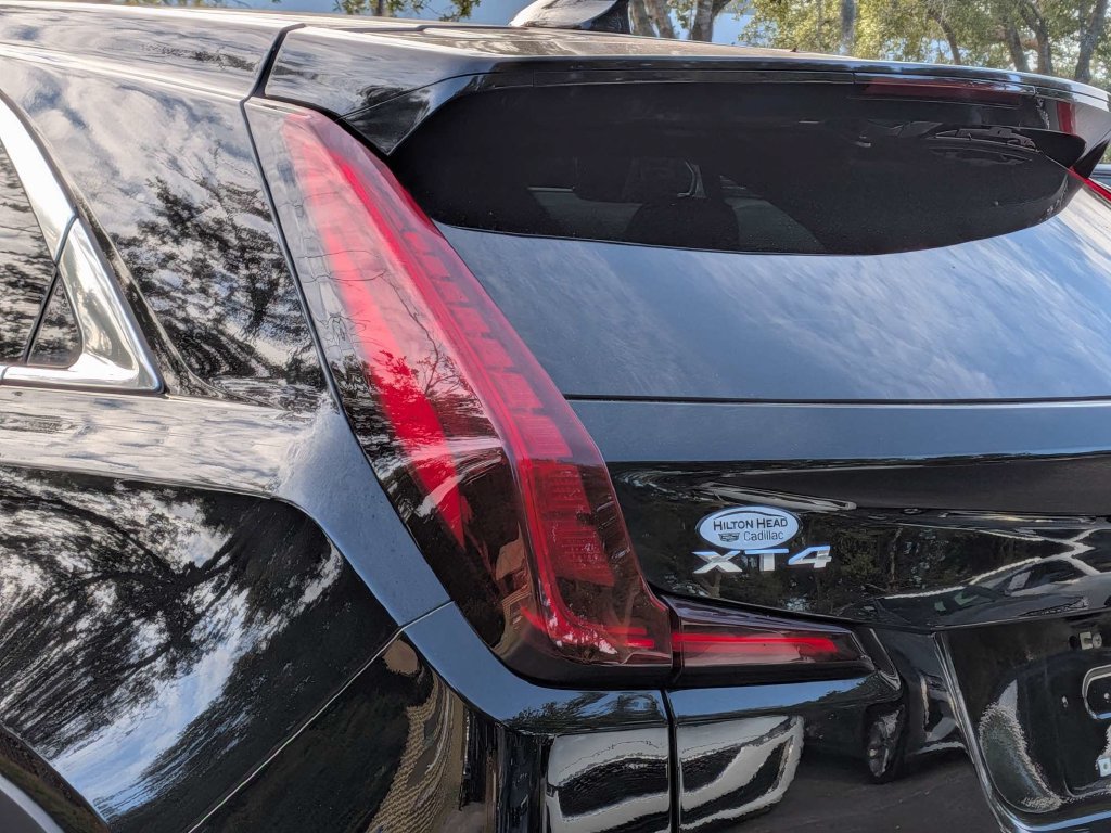 Used 2023 Cadillac XT4 Luxury w/ Cold Weather Package FWD image 5