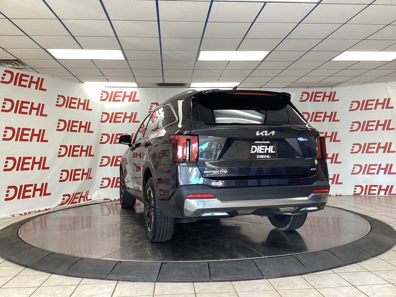 Certified 2025 Kia Sorento S w/ Panoramic Sunroof Package AWD/4WD image 5