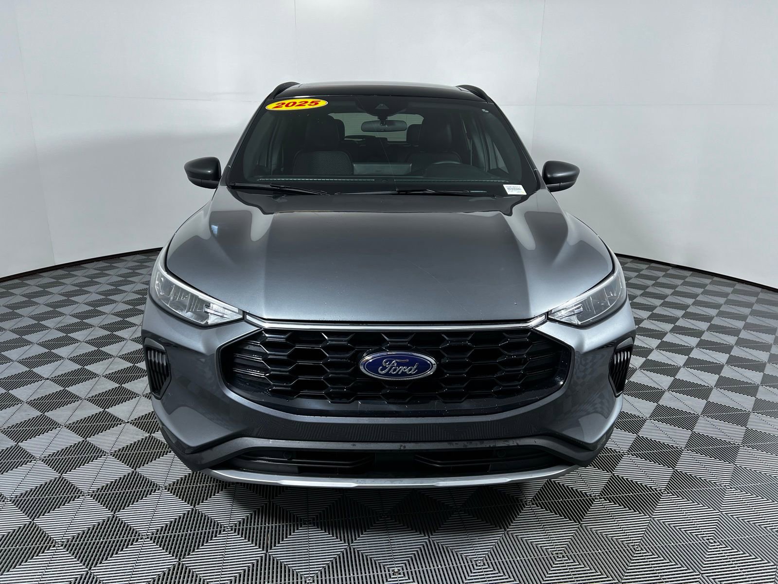 Used 2025 Ford Escape ST-Line w/ Equipment Group 301A image 2