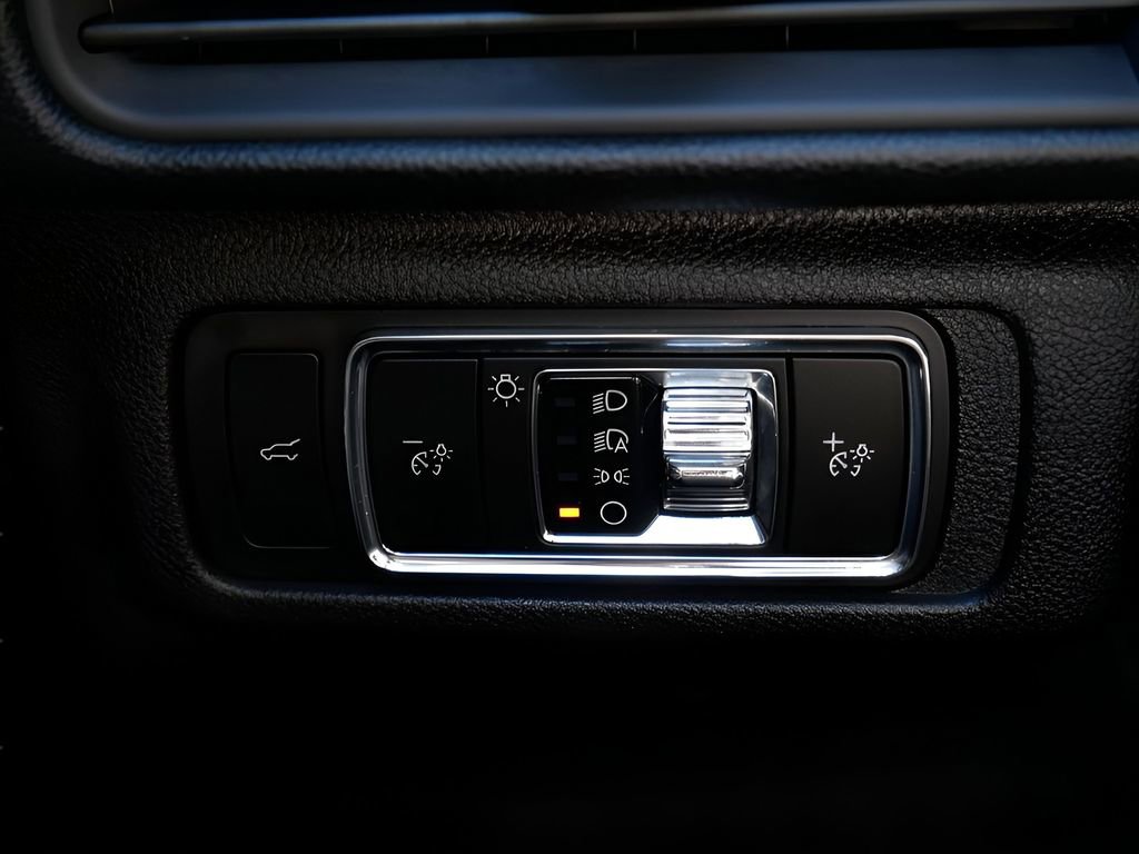 Certified 2023 Lincoln Corsair AWD w/ Equipment Group 101A image 16