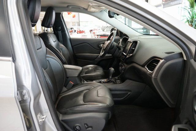 Used 2019 Jeep Cherokee Limited image 41