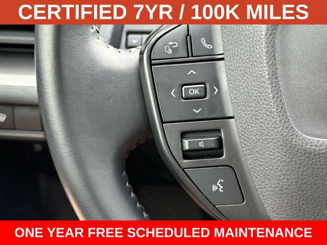Used 2025 Toyota Prius LE FWD image 24