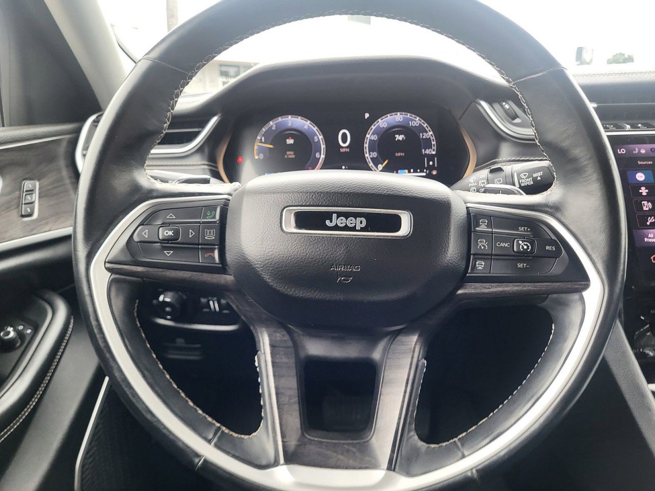 Used 2021 Jeep Grand Cherokee L Limited w/ Luxury Tech Group II image 6