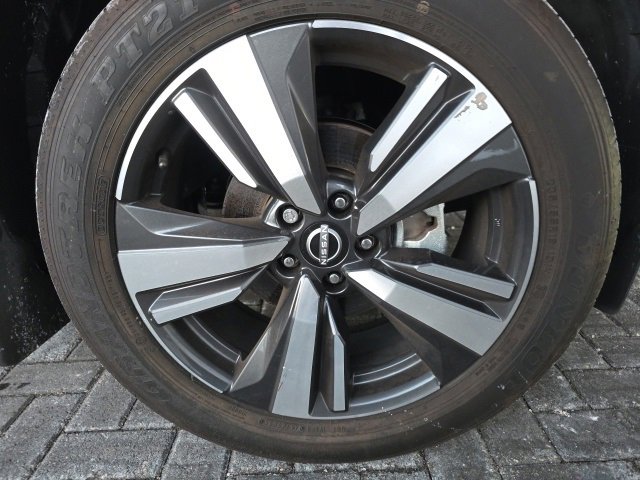 Used 2023 Nissan Rogue SL w/ SL Premium Package image 7