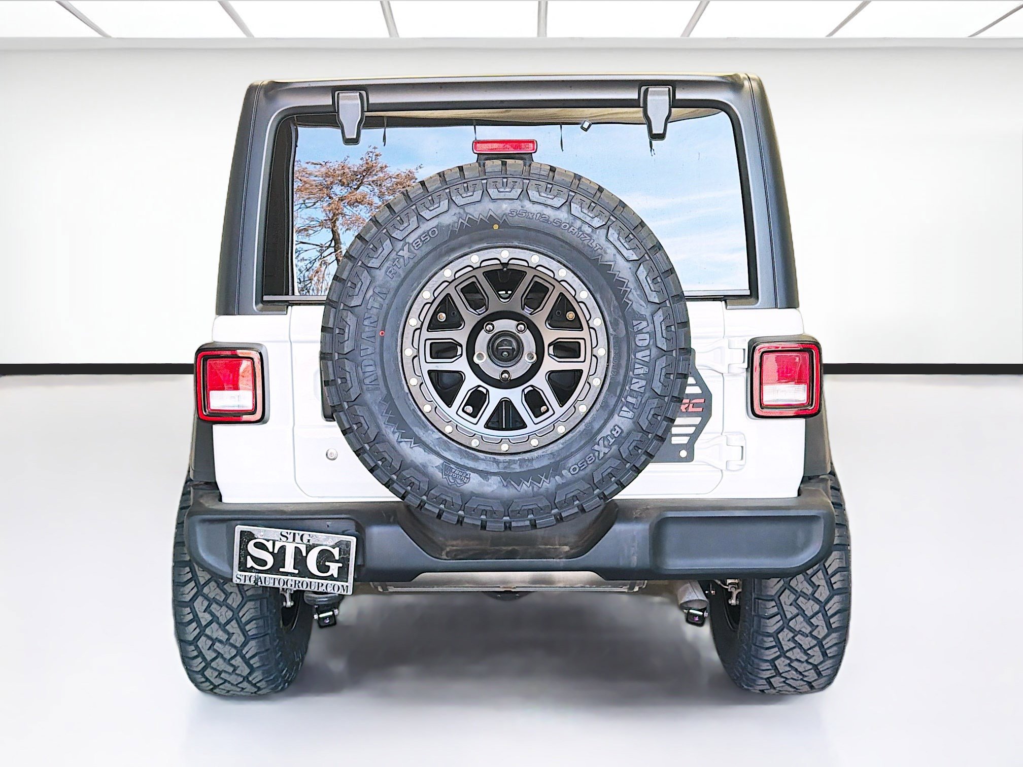 Used 2023 Jeep Wrangler Sport image 5