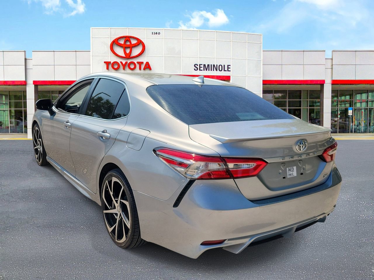 Used 2019 Toyota Camry SE image 4
