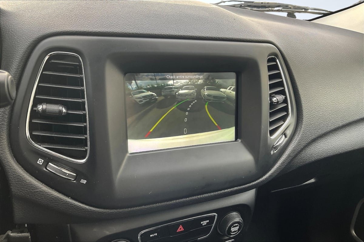 Used 2020 Jeep Compass Latitude FWD image 21