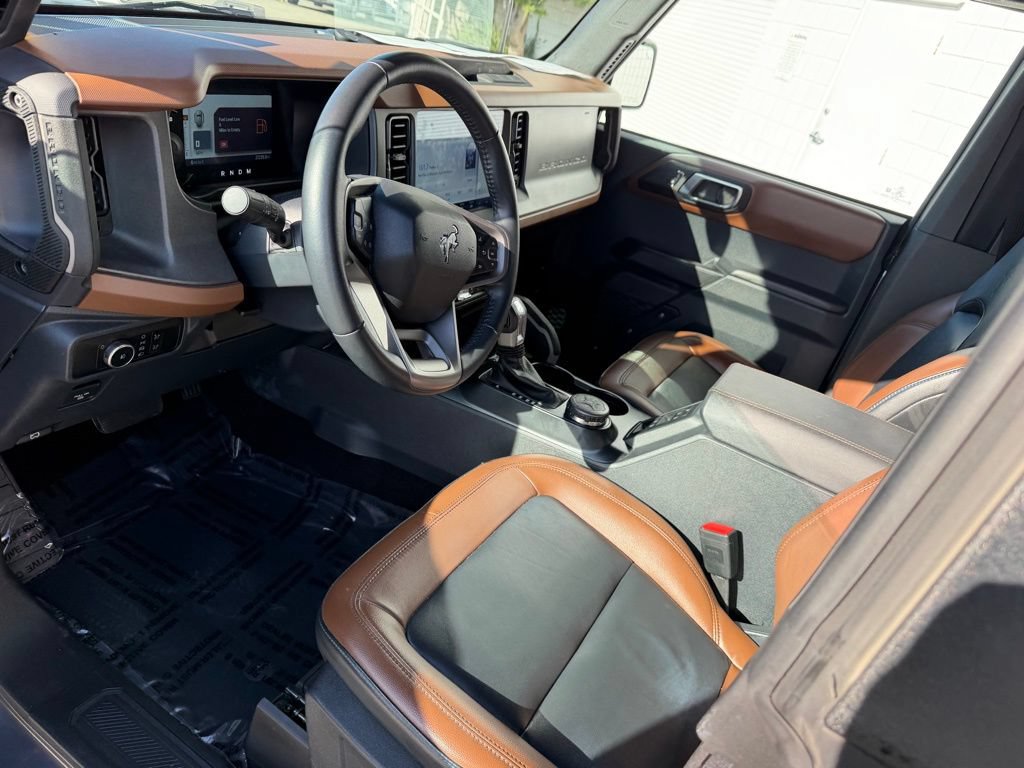 Used 2024 Ford Bronco Outer Banks AWD/4WD image 2