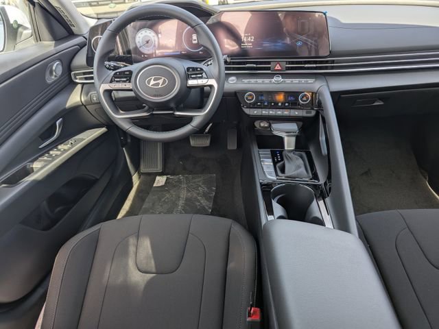 Certified 2025 Hyundai Elantra SEL image 14