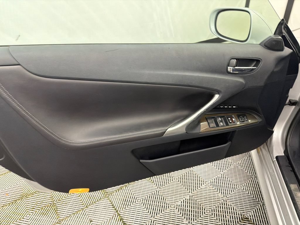 Used 2011 Lexus IS 350C w/ Luxury Pkg RWD image 11