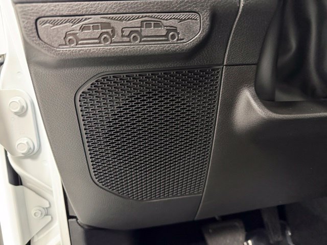 Used 2025 Jeep Wrangler Unlimited Sahara AWD/4WD image 18